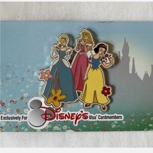 Collectible Disney Princess Pin . Exclusive for Card holders NEW
